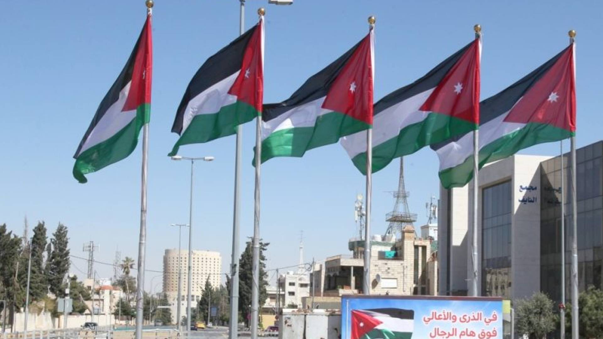 علم الأردن يرفرف في إحدى مناطق العاصمة عمان - أرشيفية