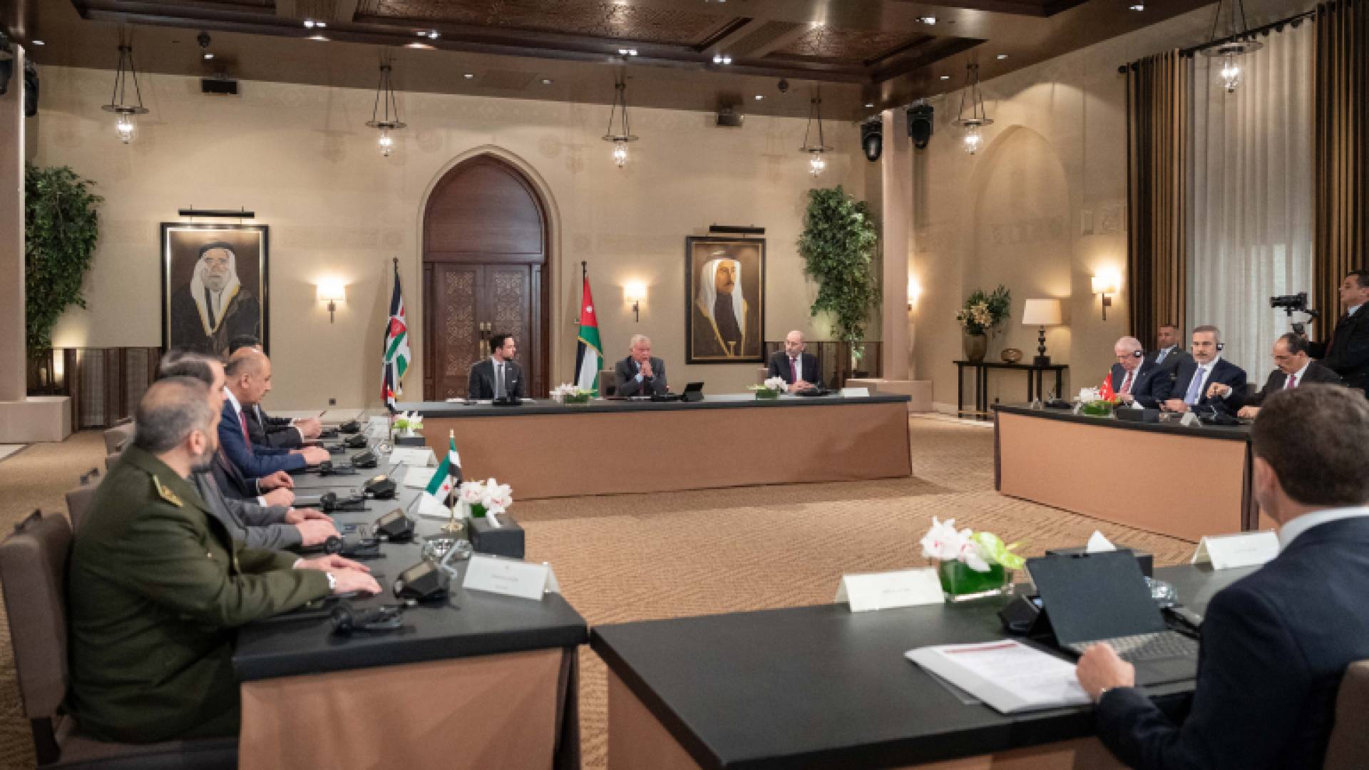 الملك يستقبل ممثلي الدول المشاركة في اجتماع دول الجوار السوري