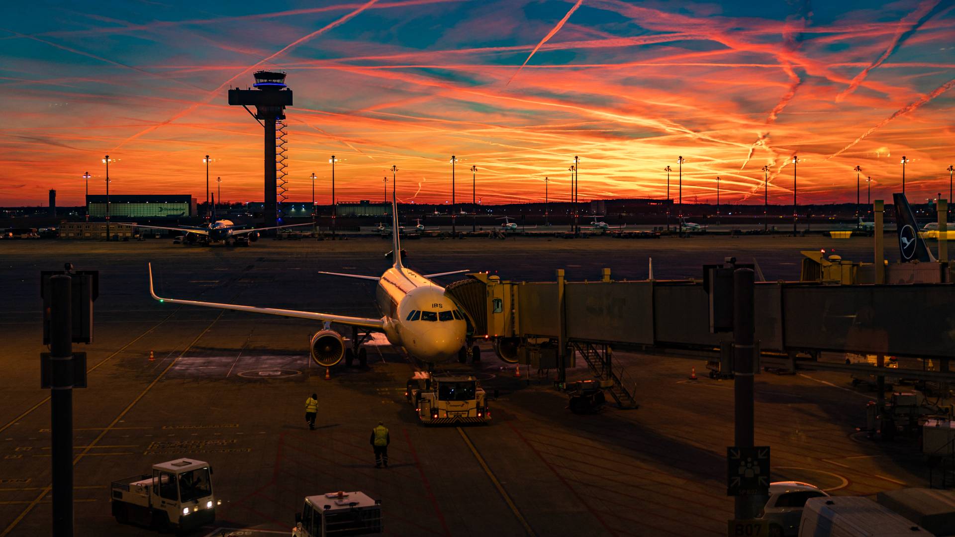 طائرة في مطار برلين