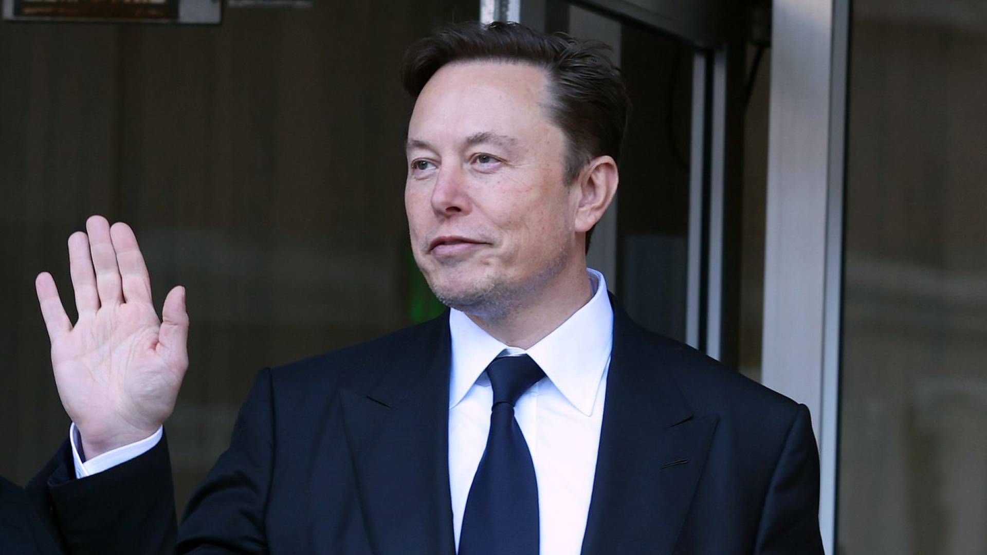 أيلون ماسك: منصة إكس تتعرض لهجوم سيبيراني كبير