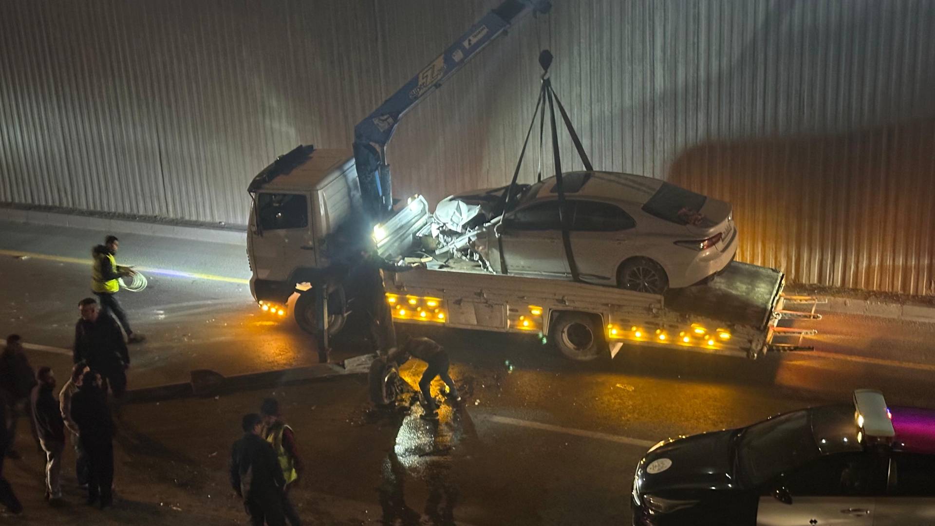 خلال نقل إحدى المركبات المتضررة