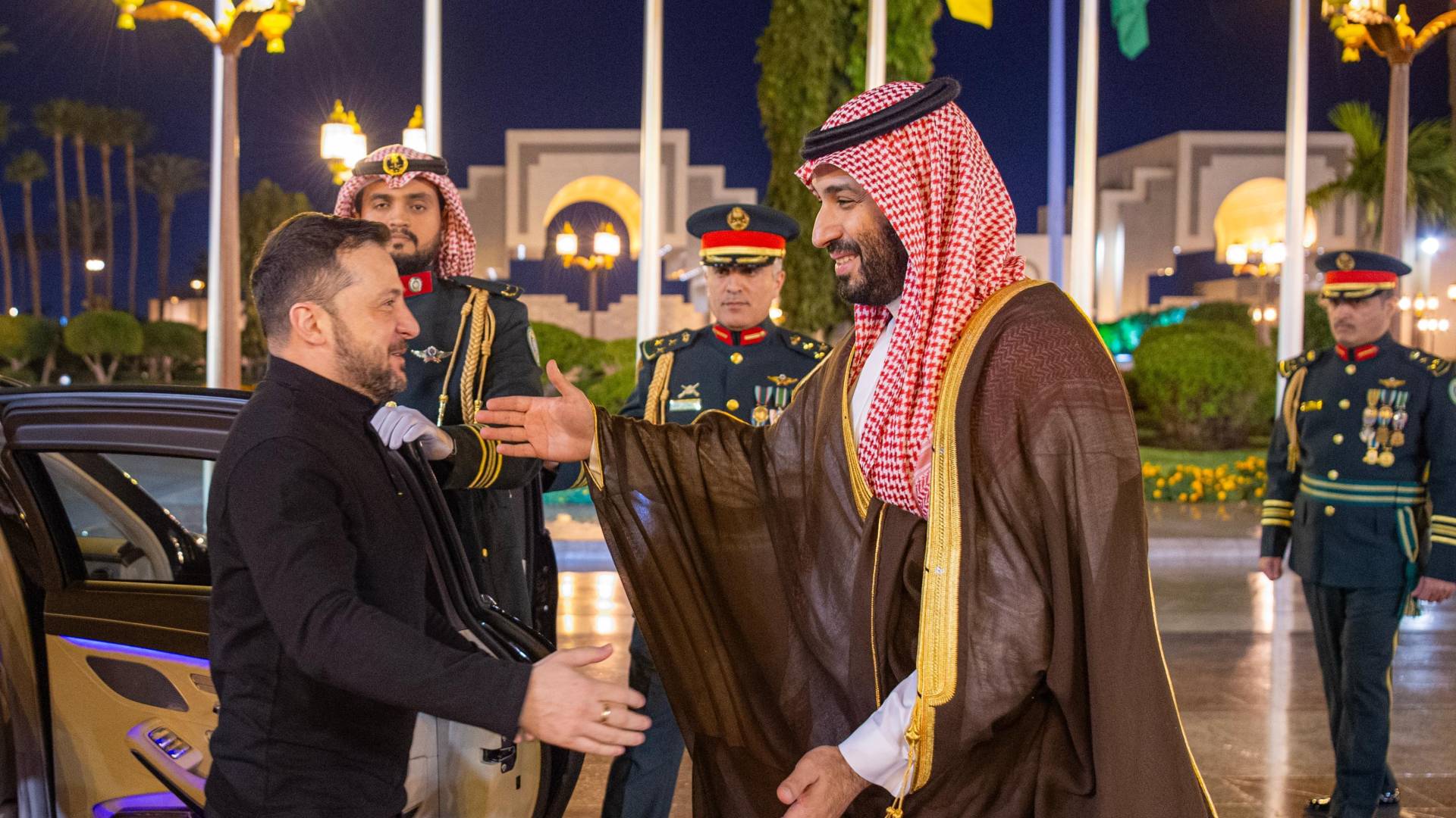 ولي العهد السعودي يستقبل الرئيس الأوكراني في جدة