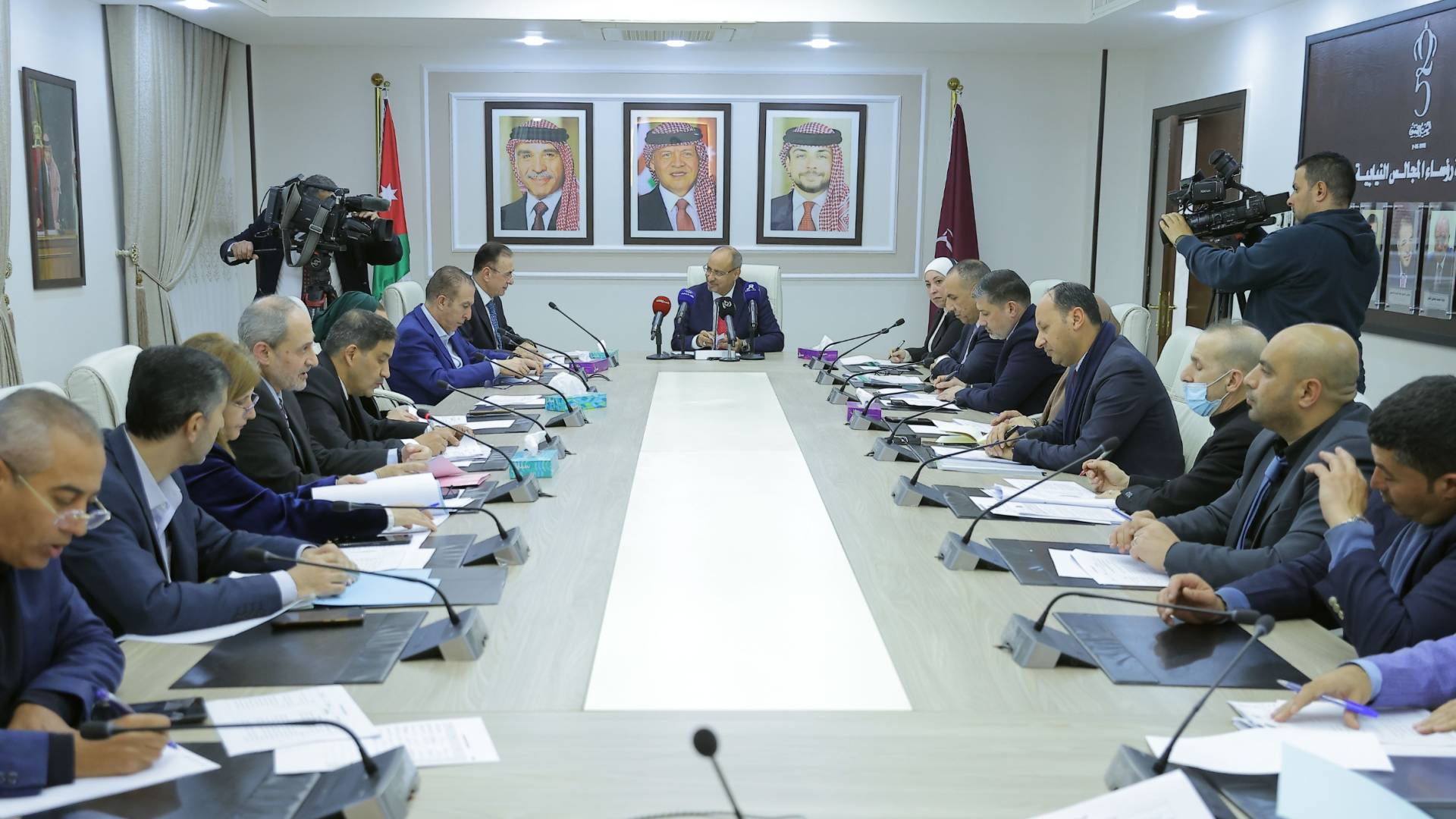 اللجنة المالية النيابية