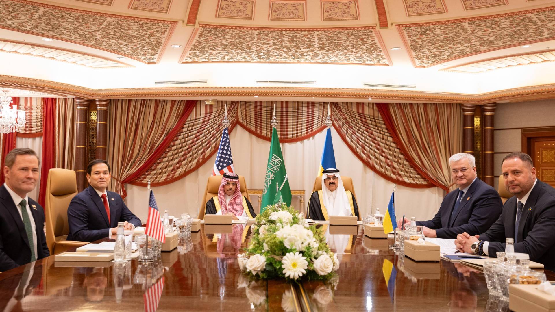 خلال اجتماع الوفد الأوكراني والأمريكي في جدة