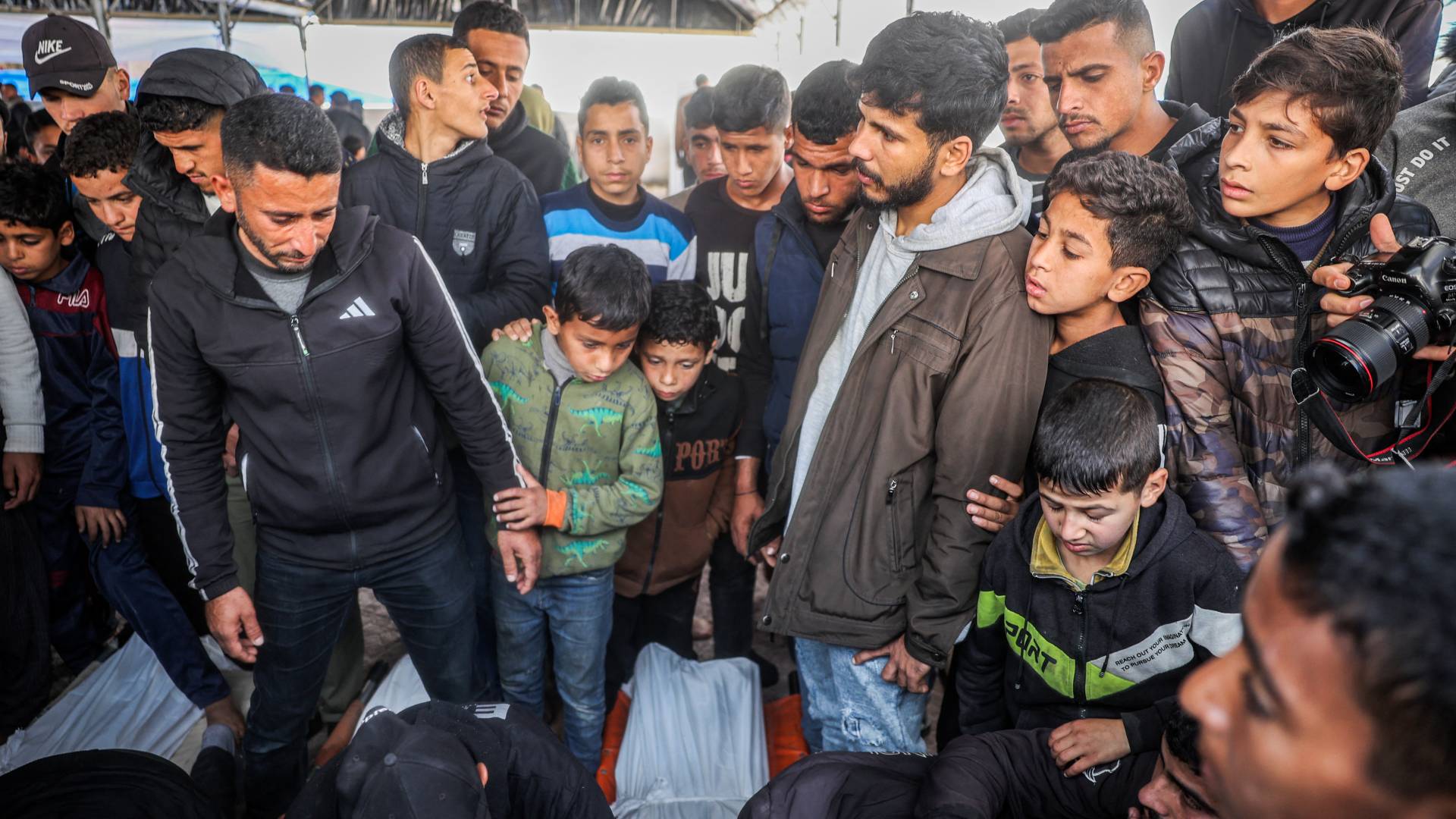 غزيون يودعون أحبائهم الذين ارتقوا في عدوان الاحتلال على غزة