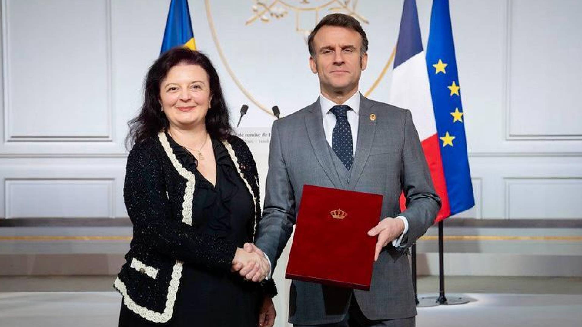 السفيرة رغد السقا تقدم أوراق اعتمادها لماكرون