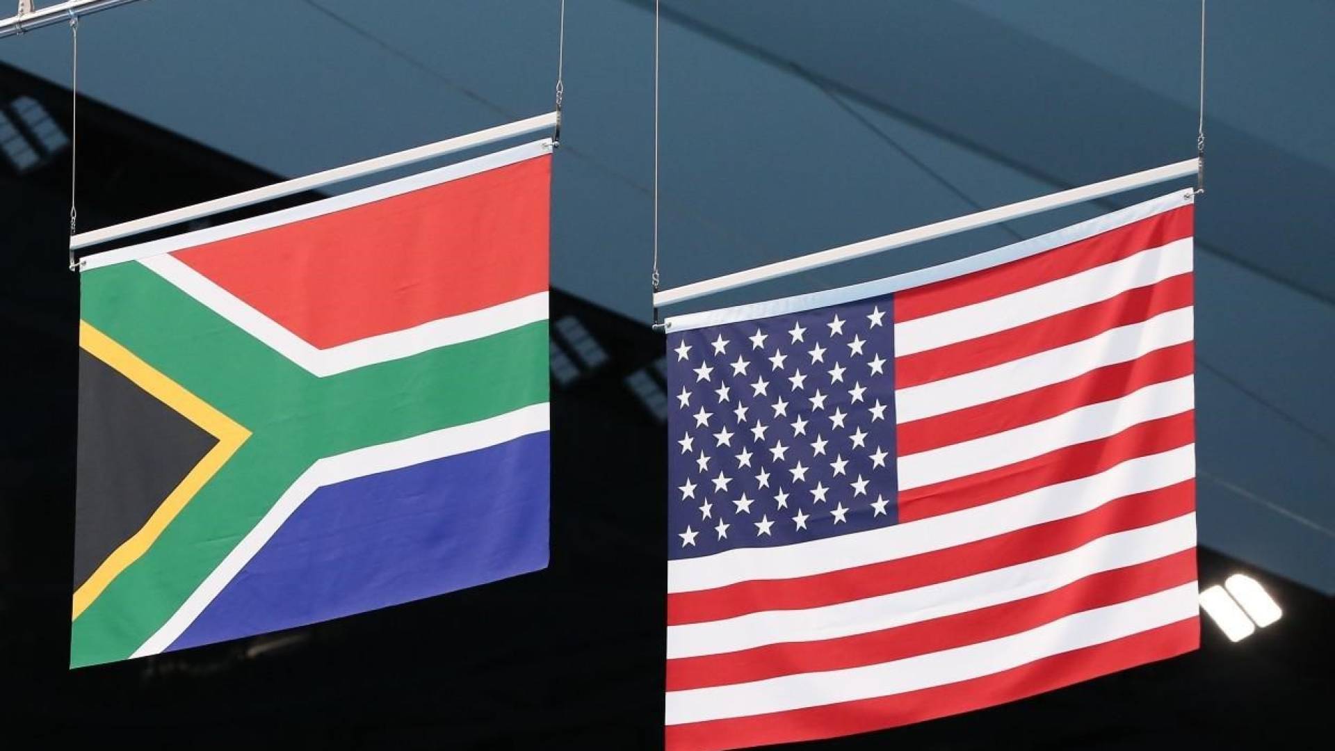 علمي الولايات المتحدة وجنوب إفريقيا