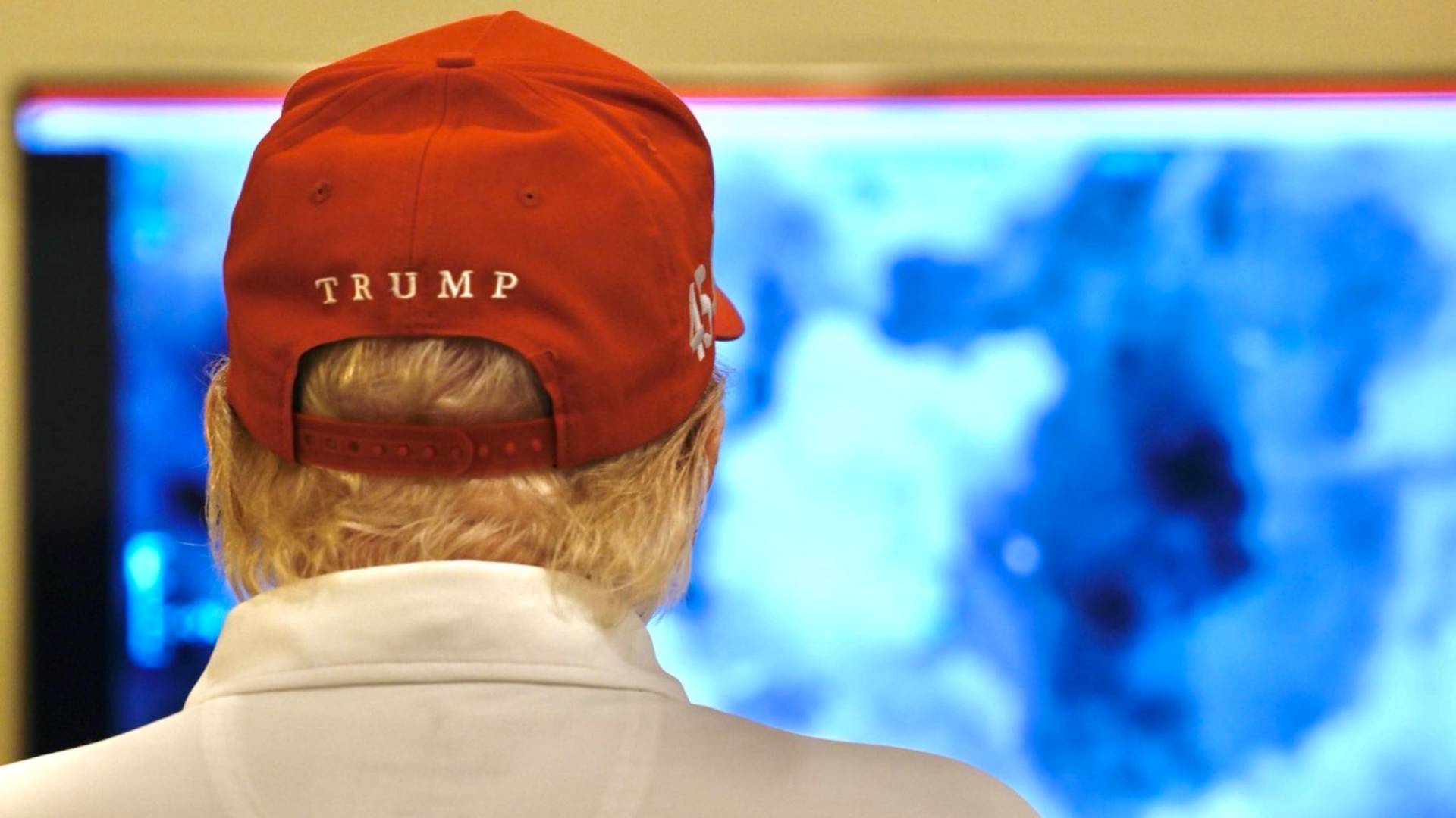 البيت الأبيض ينشر لقطات لترمب أثناء متابعته للغارات الأمريكية على اليمن