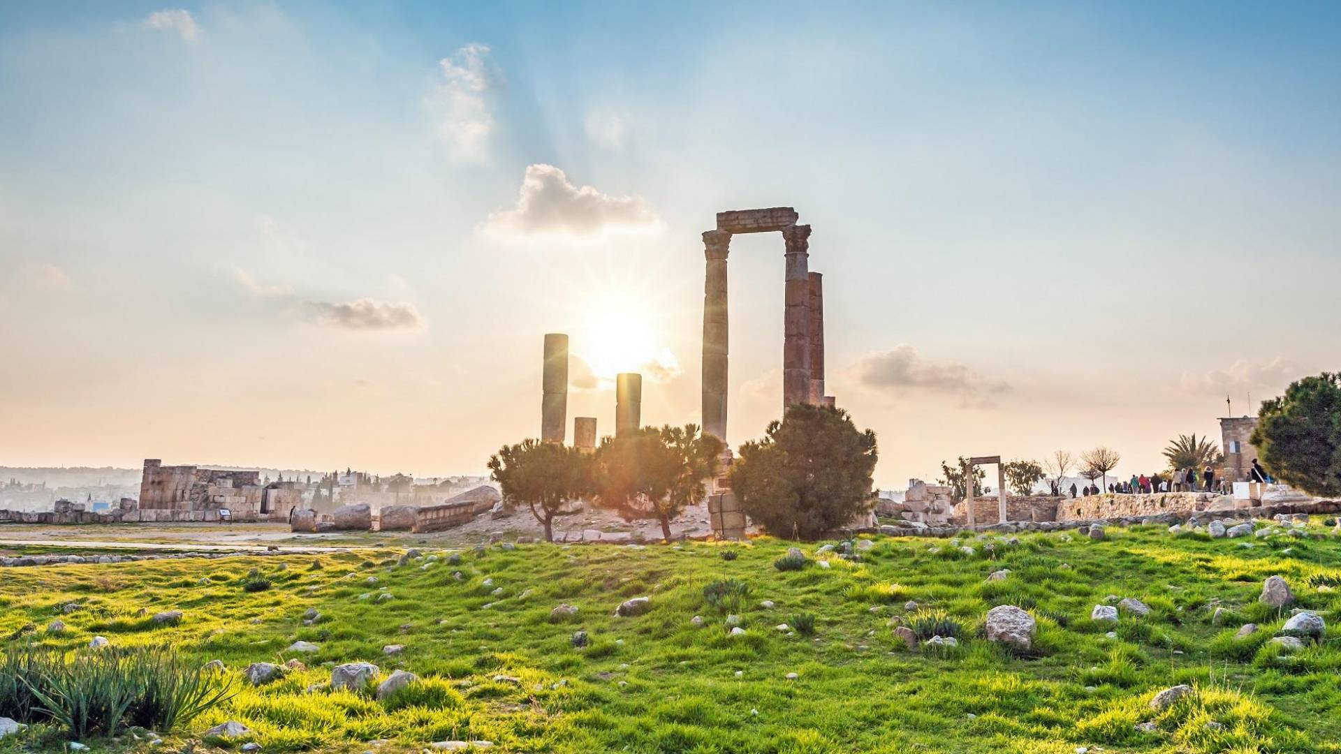 أجواء دافئة ومشمسة في الأردن