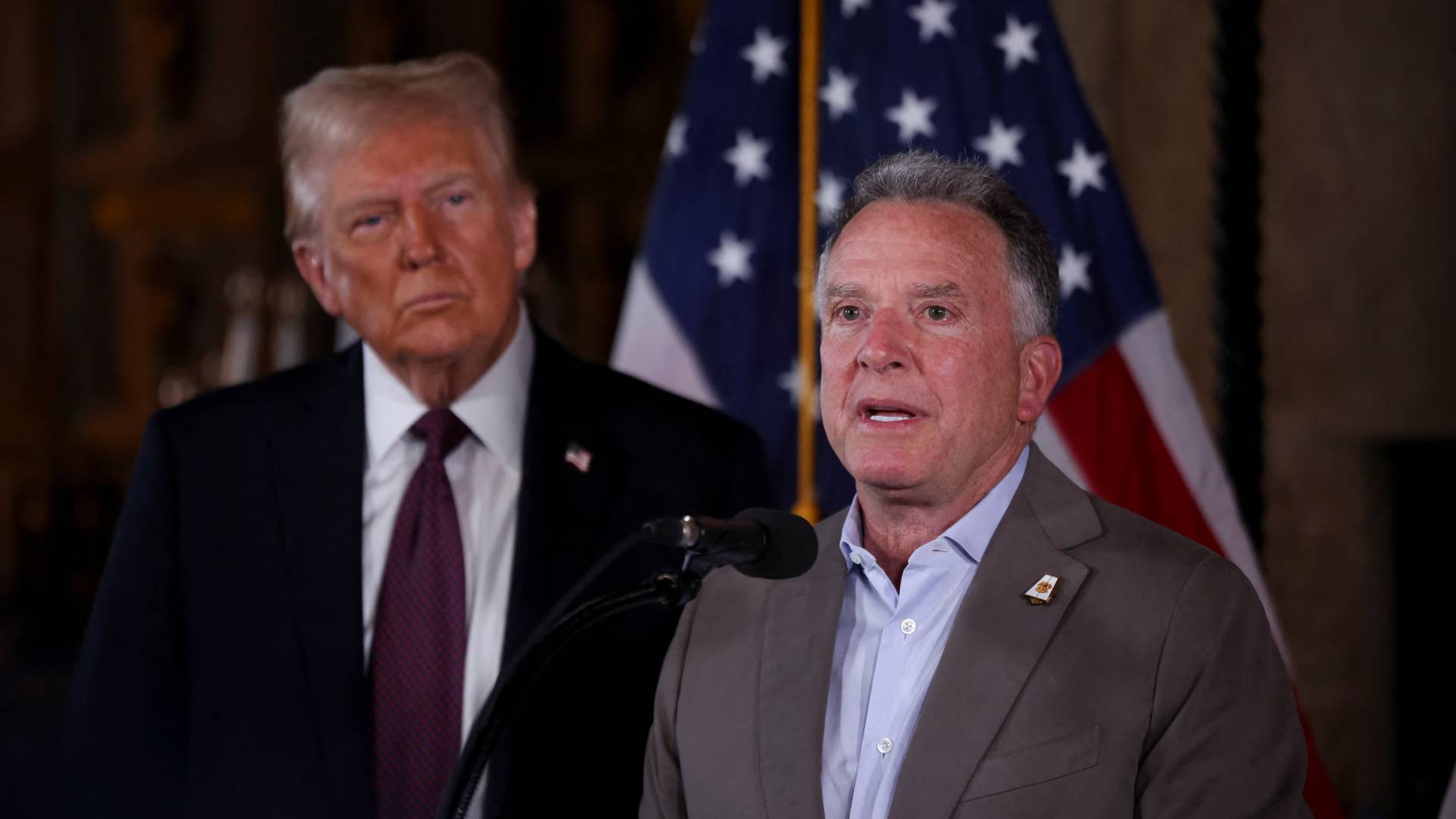 المبعوث الأمريكي للشرق الأوسط ستيف ويتكوف برفقة الرئيس الأمريكي دونالد ترمب