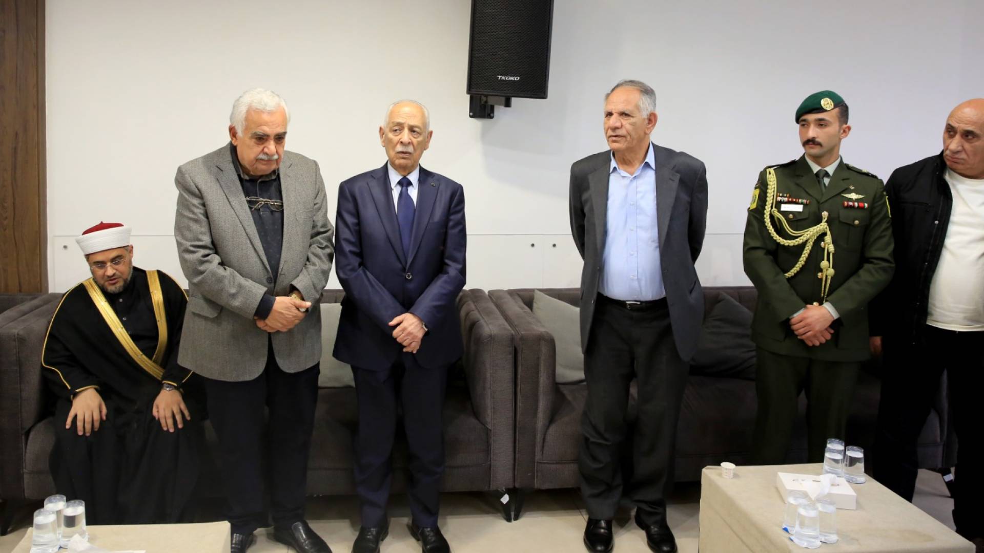 العيسوي يقدم واجب العزاء