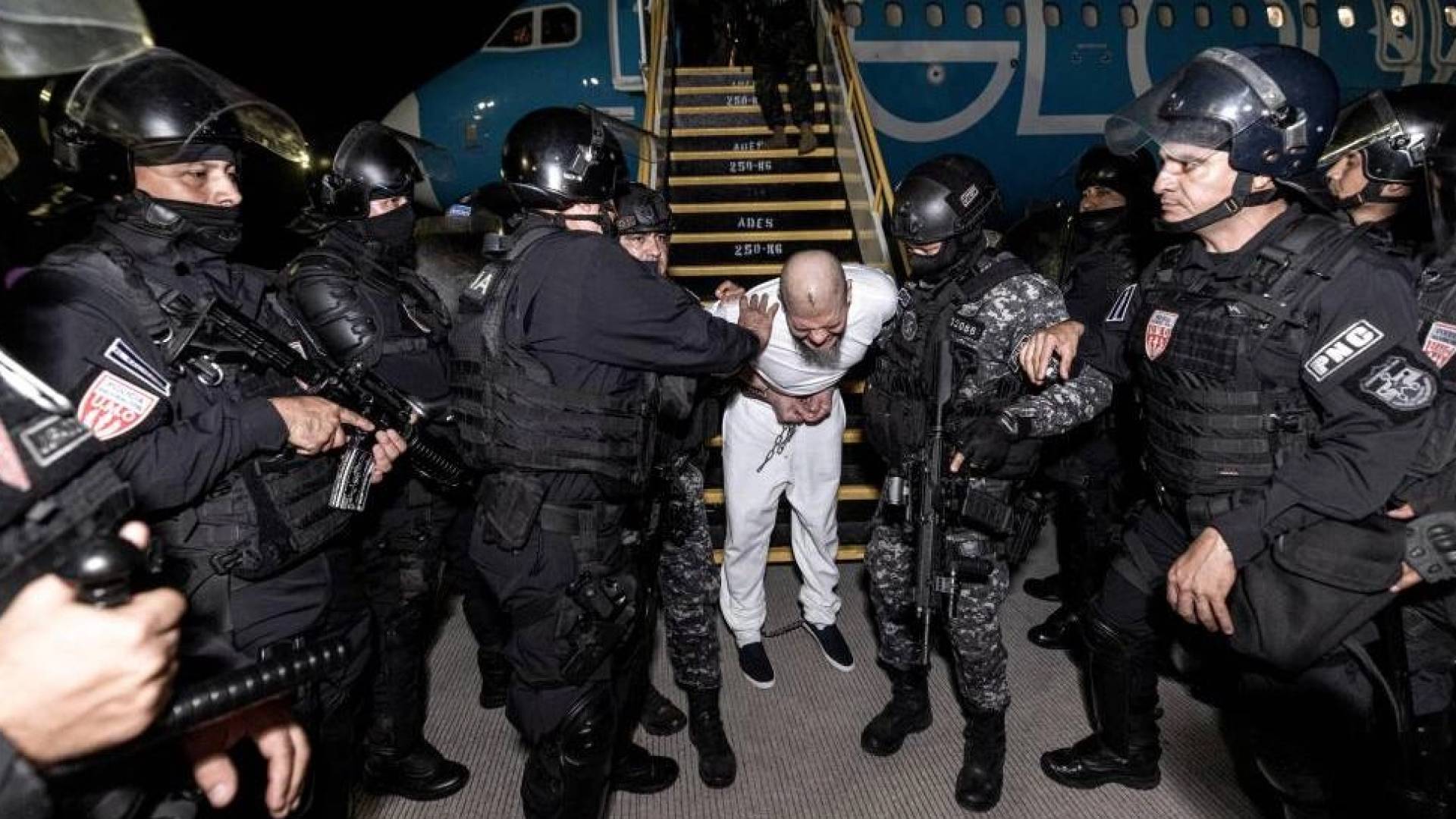 ترحيل عصابة فنزويلية