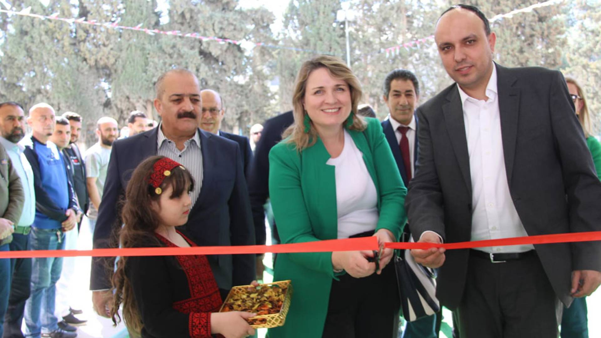 من الافتتاح