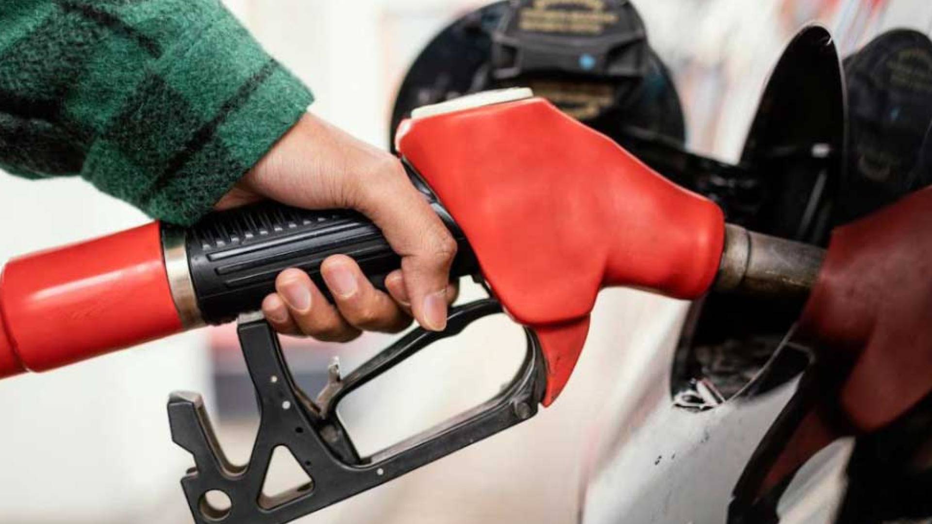 أنبوب ضخ البنزين والسولار - تعبيرية