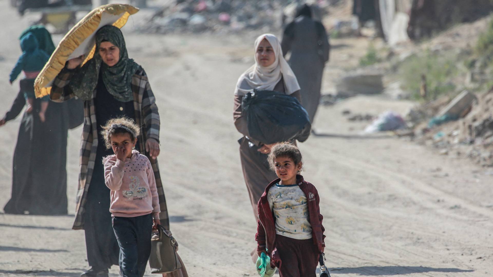 نازحون فلسطينيون في قطاع غزة بعد استئناف عدوان الاحتلال