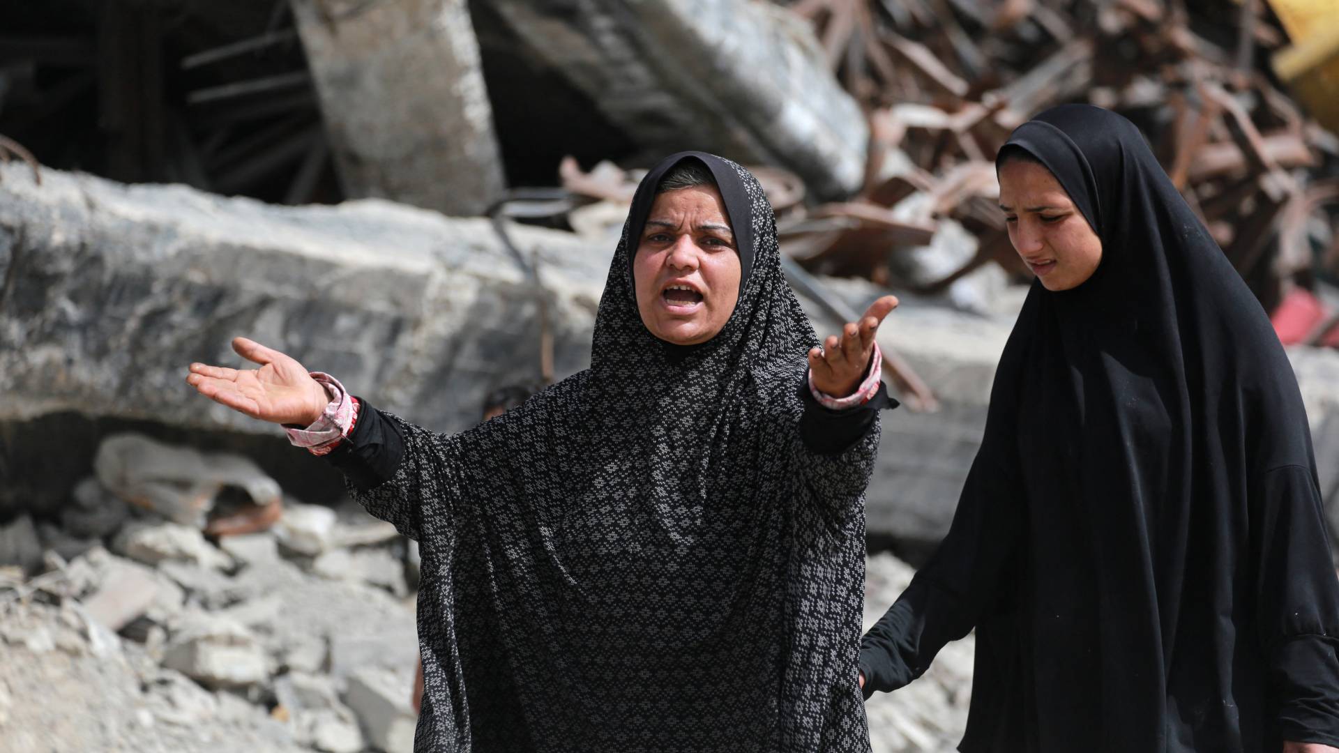 سيدة فلسطينية في قطاع غزة بعد قصف للاحلال