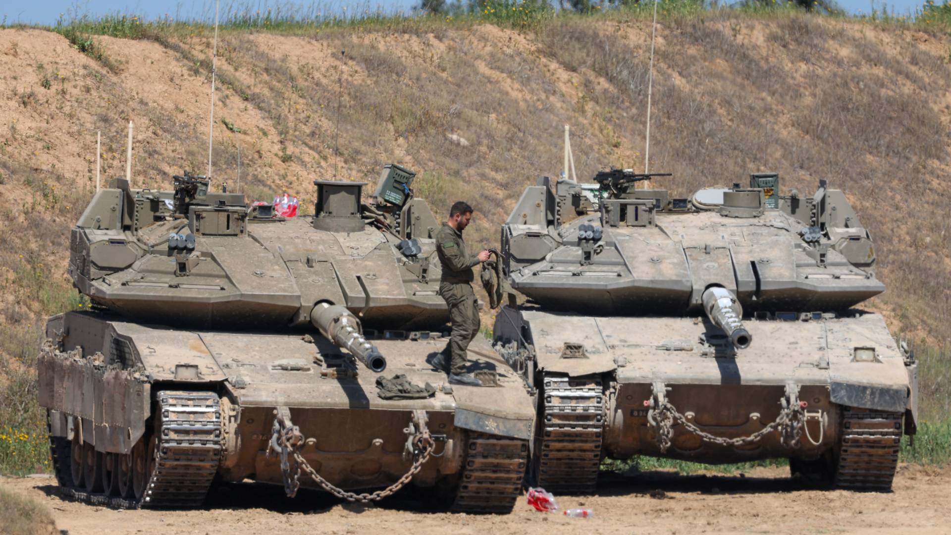 دبابات الاحتلال