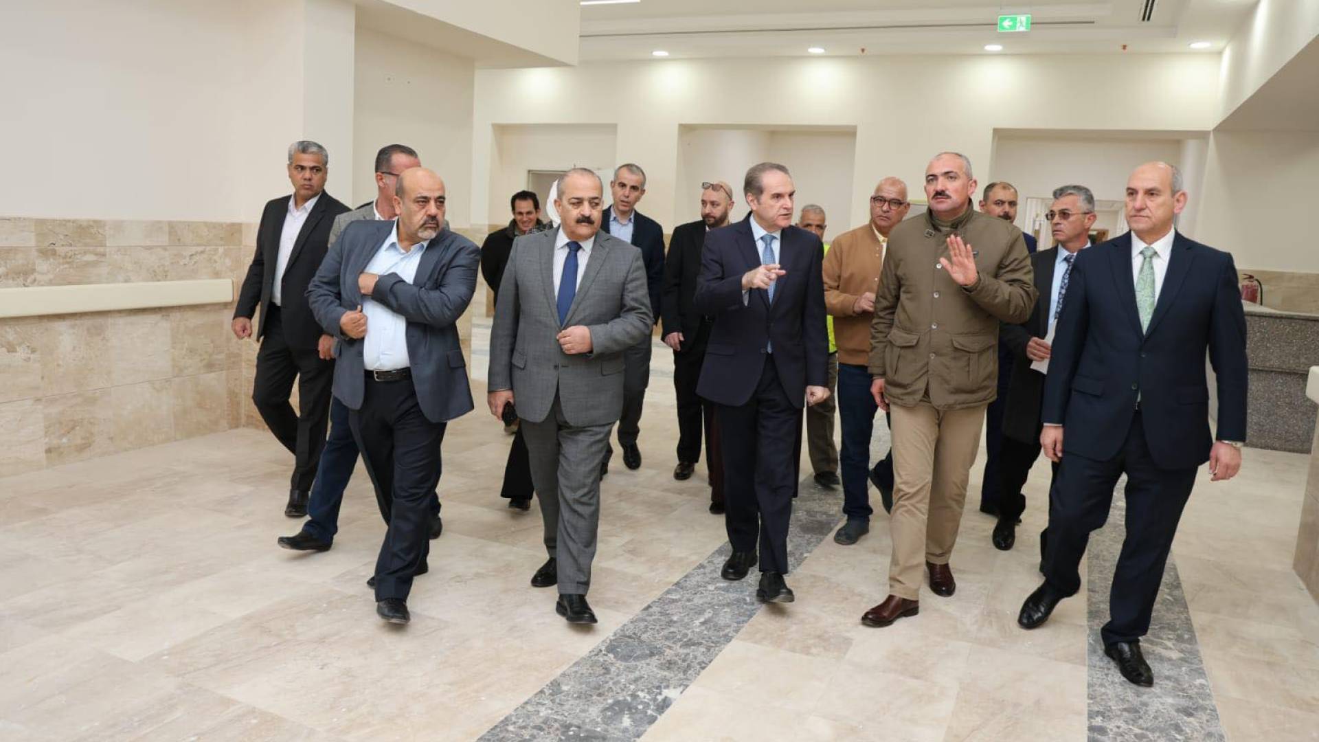 وزير الصحة فراس الهواري يزور مشروع مستشفى الأميرة بسمة الجديد