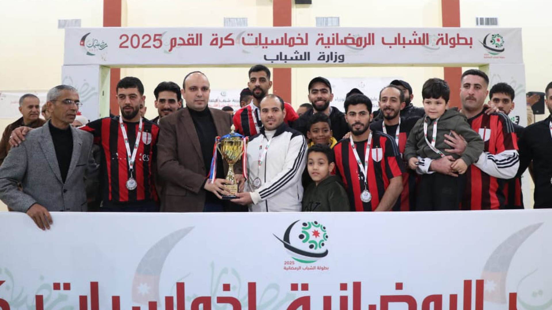 من التتويج