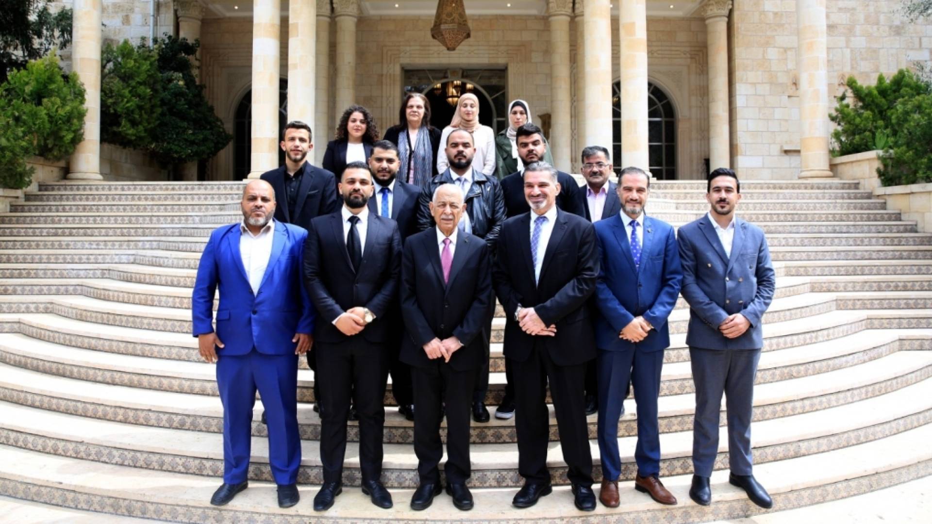 العيسوي خلال لقائه وفدا من جمعية الشباب للتنمية الثقافية