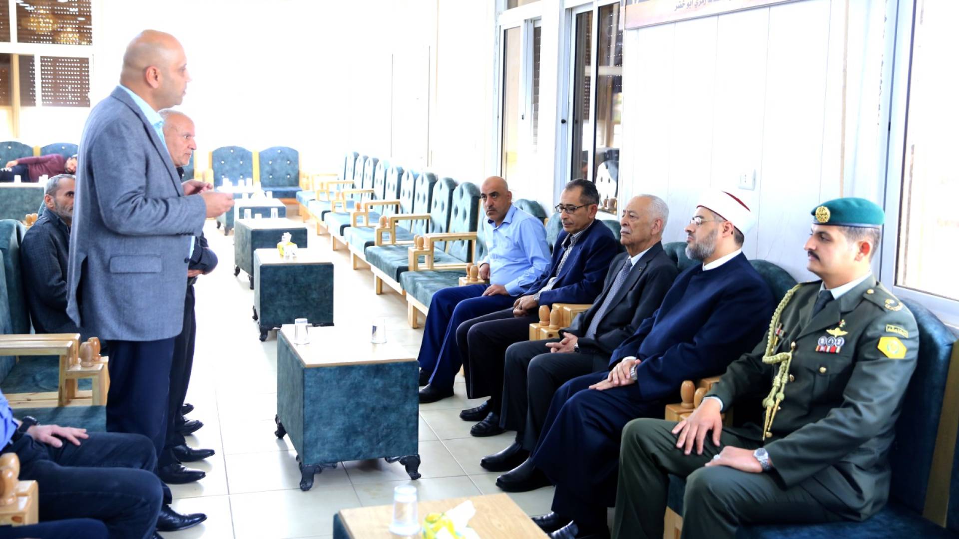 العيسوي يقدم واجب العزاء