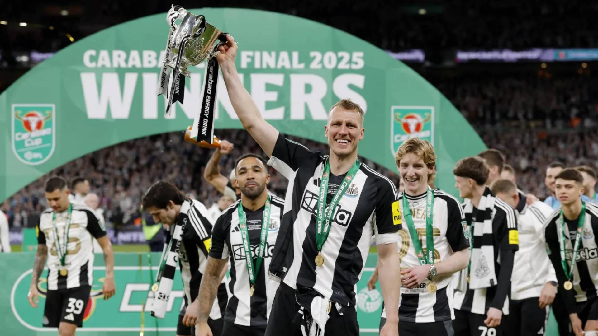 من تتويج نيوكاسل