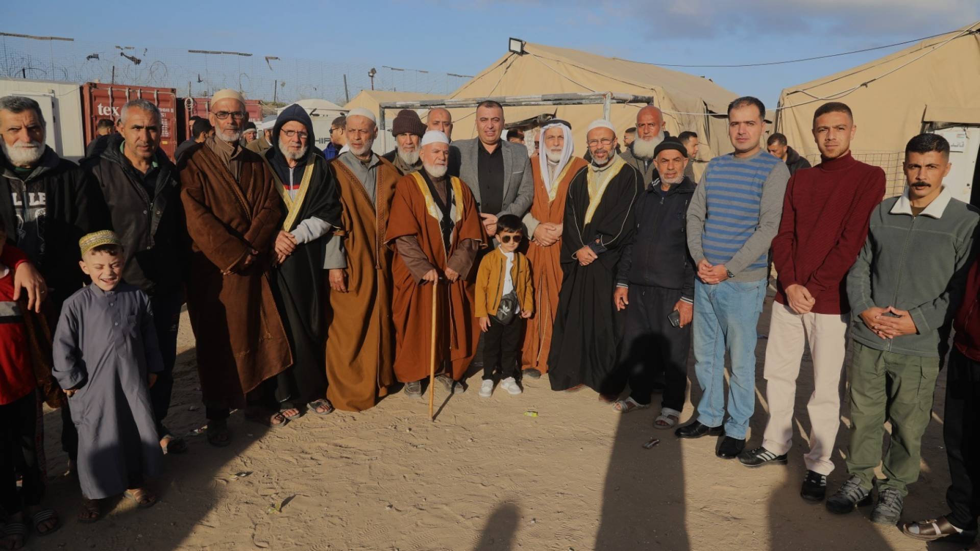 وفد من المجتمع المحلي في خان يونس يزور المستشفى الميداني الأردني غزة /5 ويقدم التهاني بعيد الفطر