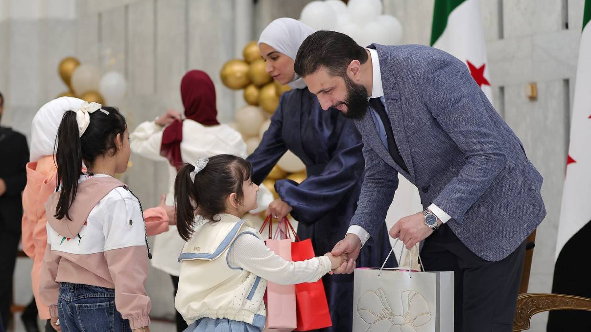 الرئيس السوري وعقيلته يستقبلان في قصر الشعب أطفال الشهداء بمناسبة عيد الفطر