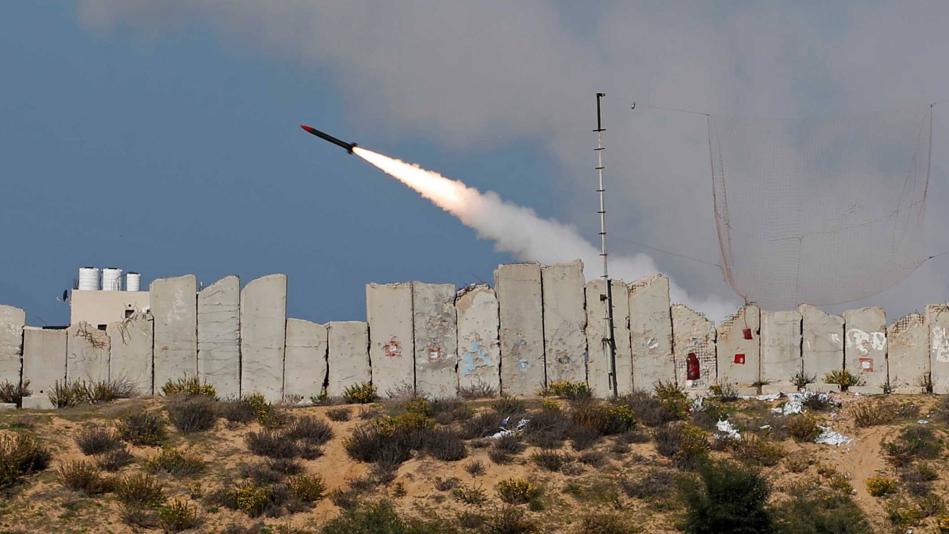 صاروخ اجتاز قطاع غزة من الشمال