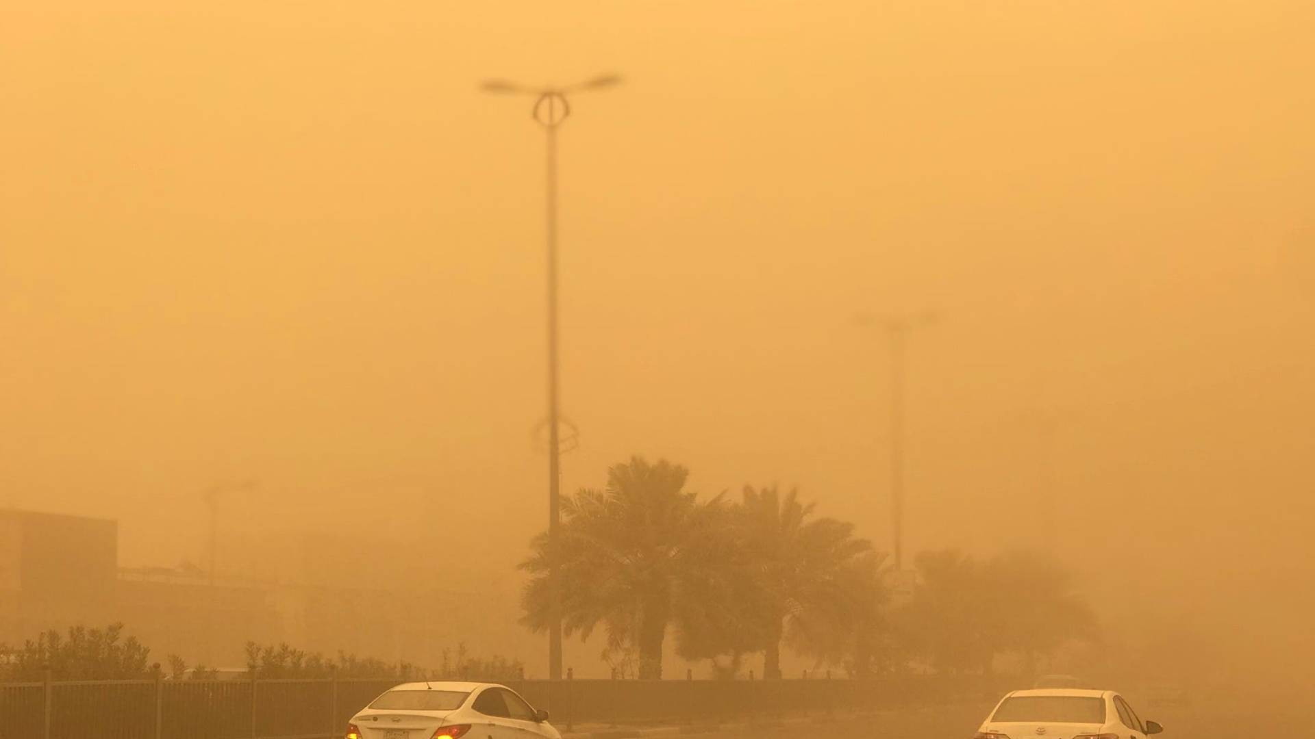 طقس العرب: اشتداد إضافي على سرعة الرياح وتزايد الغبار خلال الساعات القادمة في الأردن