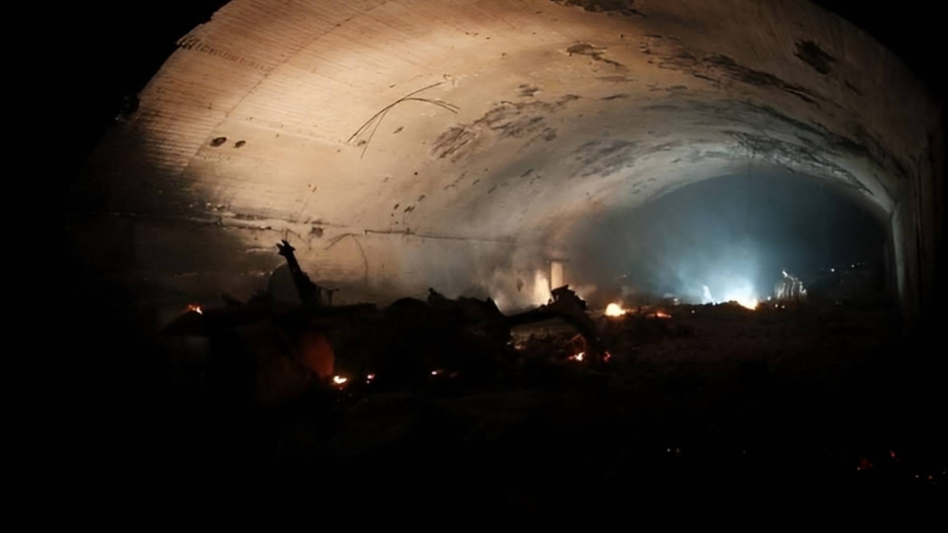 دمار في مطار حماة العسكري عقب غارات الاحتلال