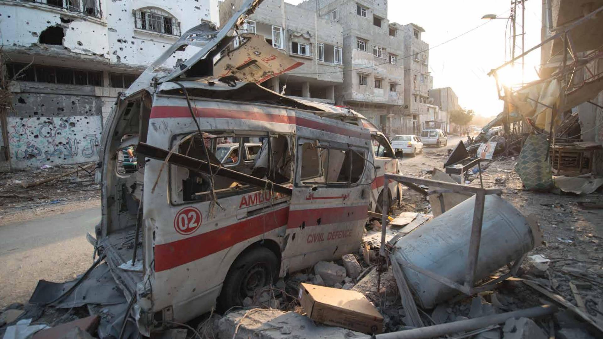 استهداف مركبات الإسعاف في غزة من قبل الاحتلال