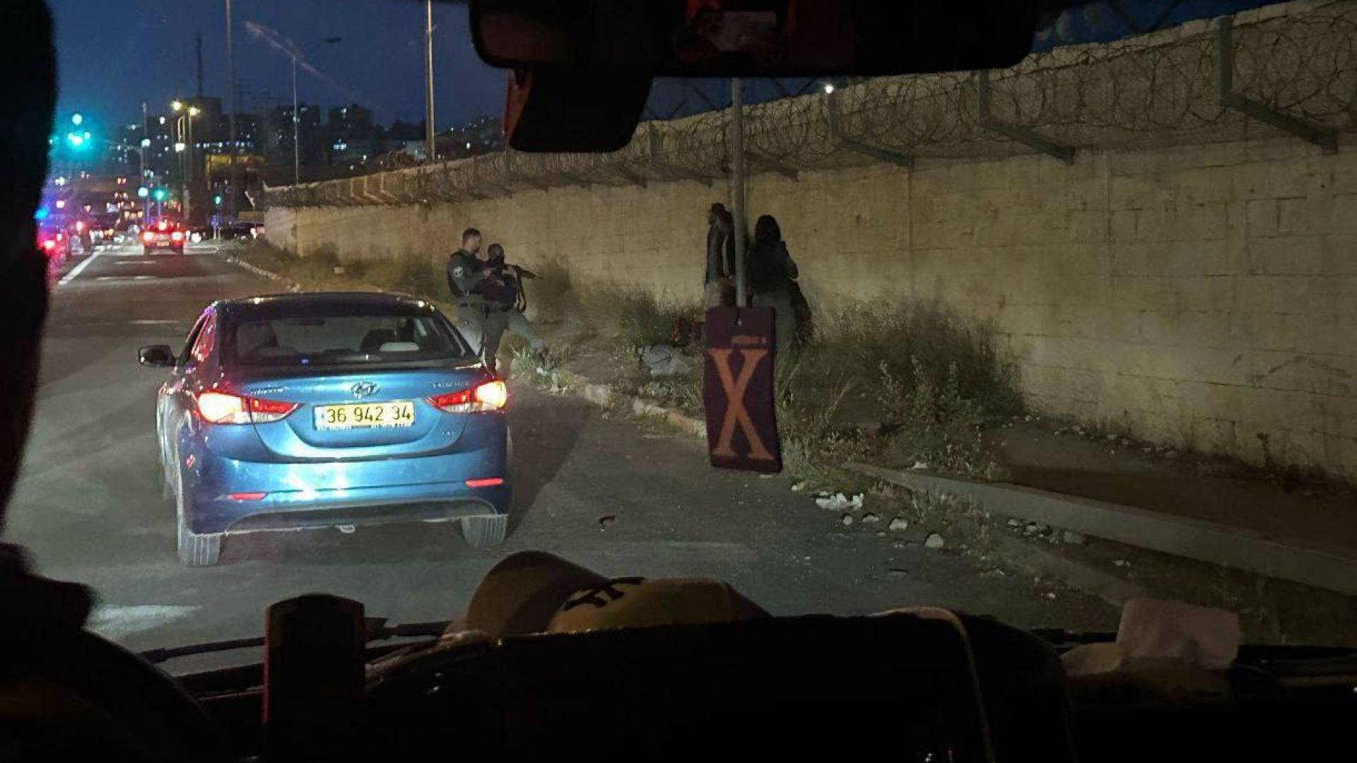 لقطة أثناء اعتقال الشبان