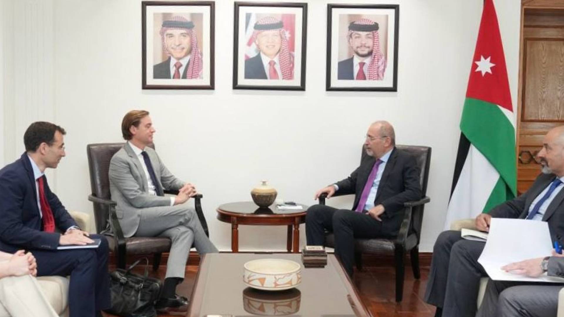 الصفدي يبحث مع النائب في البرلمان الأوروبي مالك أزماني تعزيز الشراكة الاستراتيجية المشتركة