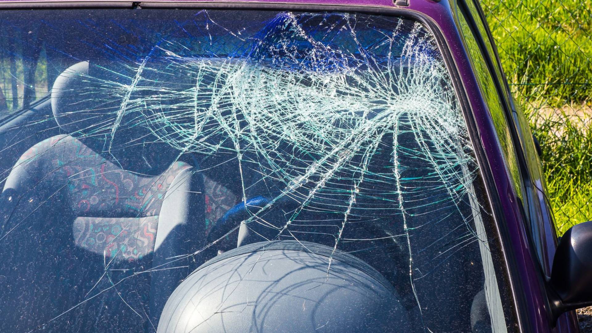 صورة تعبر عن تضرر مركبة نتيجة حادث