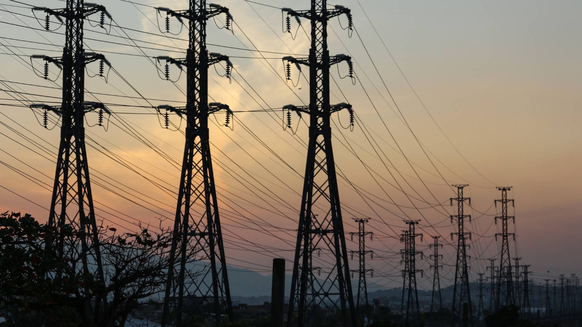 الطاقة النيابية تناقش مشروع قانون جديد لإصلاح قطاع الكهرباء وتعزيز الطاقة المتجددة