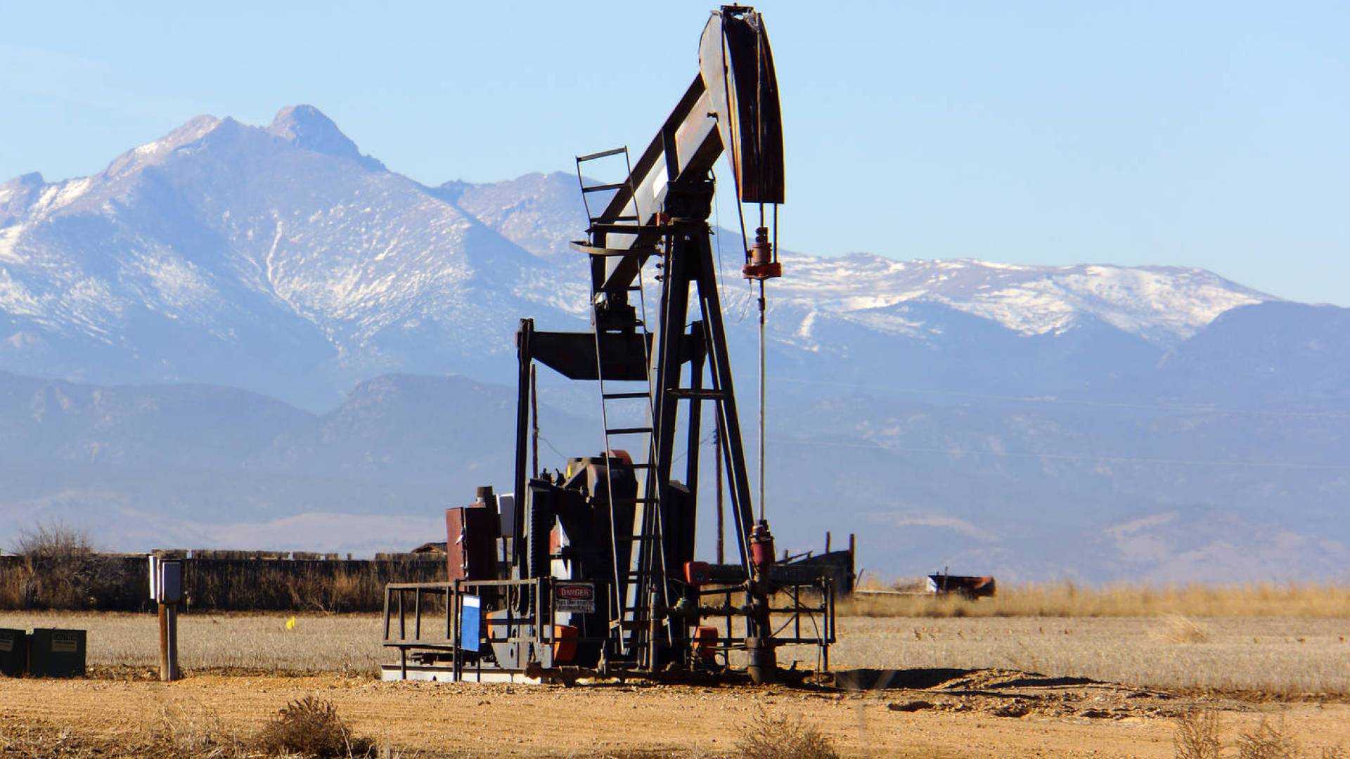 استخراج النفط - أرشيفية