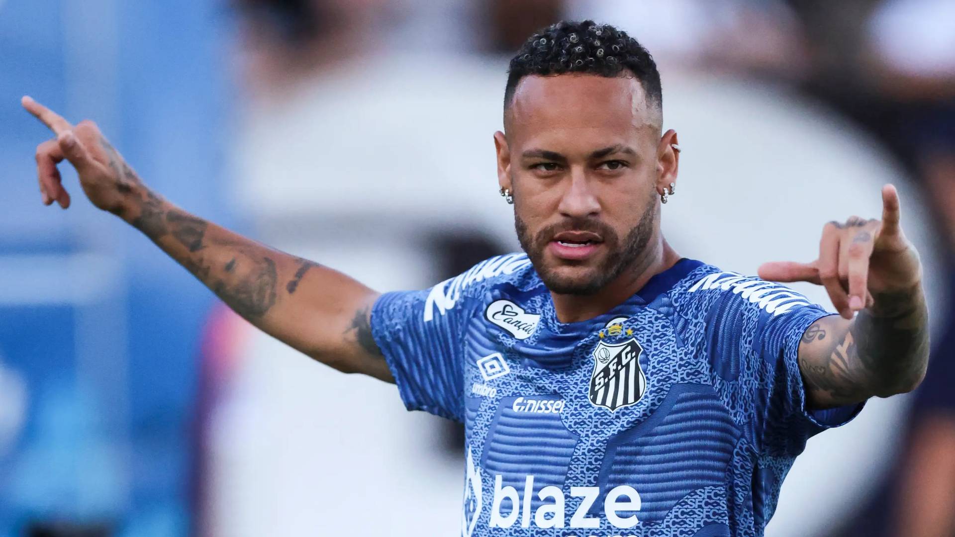 نيمار ينتقد قرار منع "الوقوف على الكرة": "كرة القدم أصبحت مملة!"