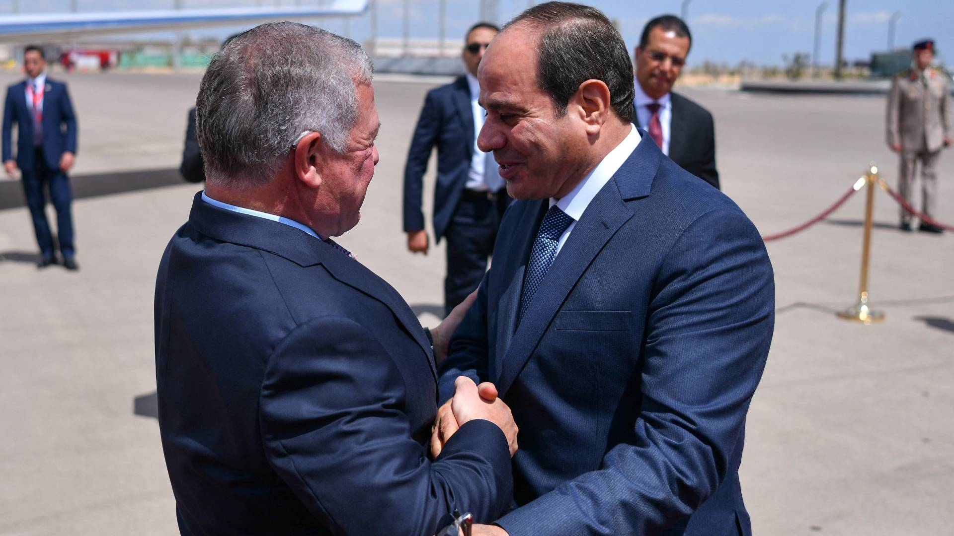 الملك يغادر أرض الوطن متوجها إلى مصر لحضور القمة الثلاثية