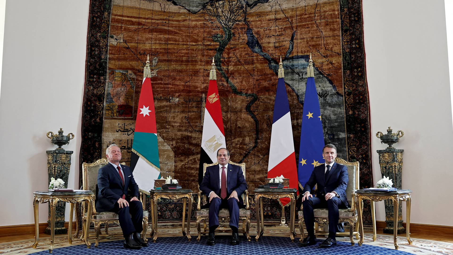 الملك عبدالله الثاني والرئيس المصري عبد الفتاح السيسي والرئيس الفرنسي إيمانويل ماكرون