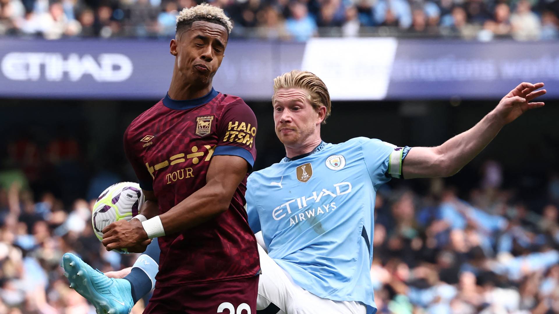 النجم البلجيكي كيفن دي بروين من مباراة سابقة