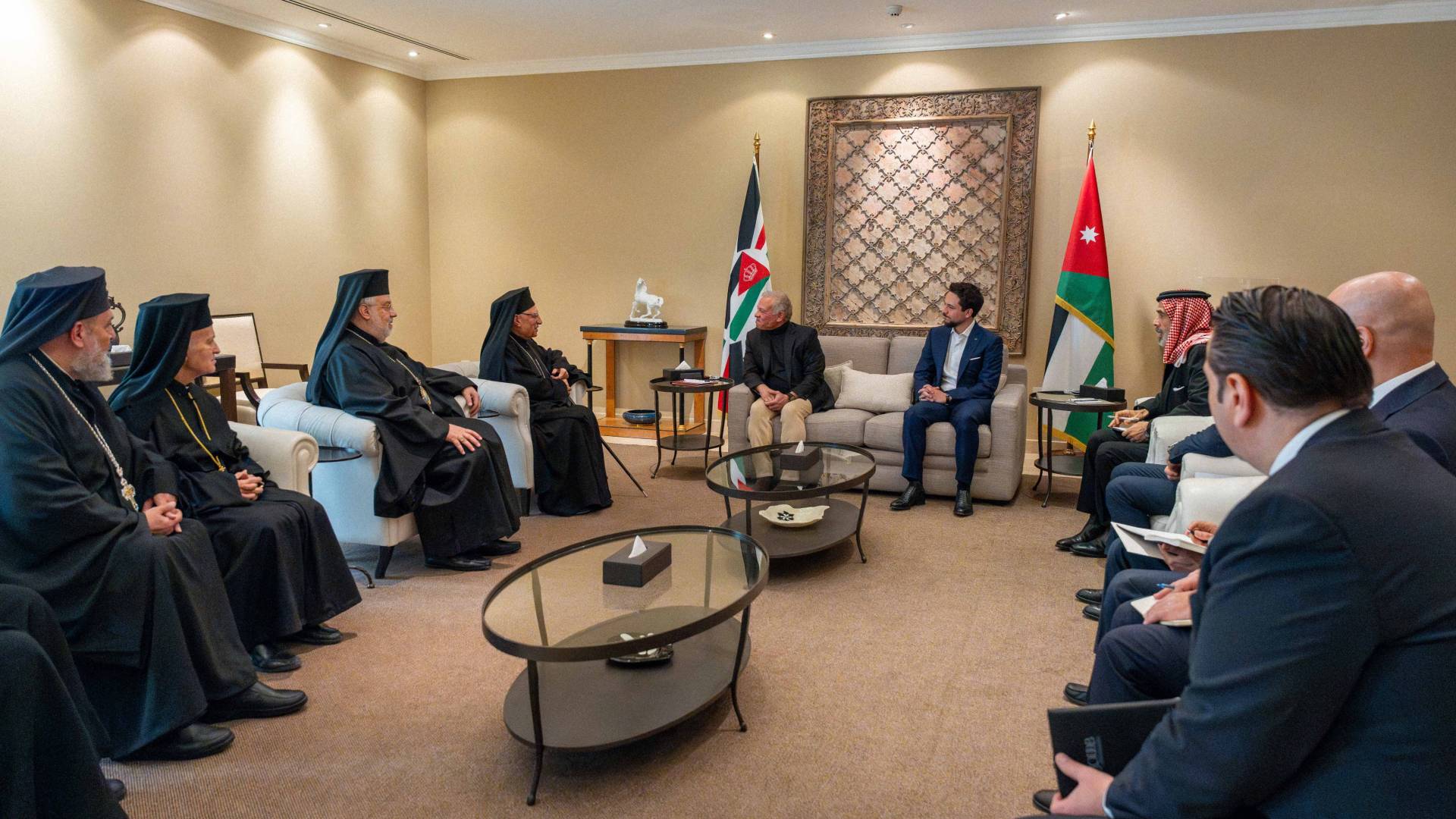 الملك يستقبل بطريرك أنطاكية وسائر المشرق للروم الملكيين الكاثوليك بحضور ولي العهد
