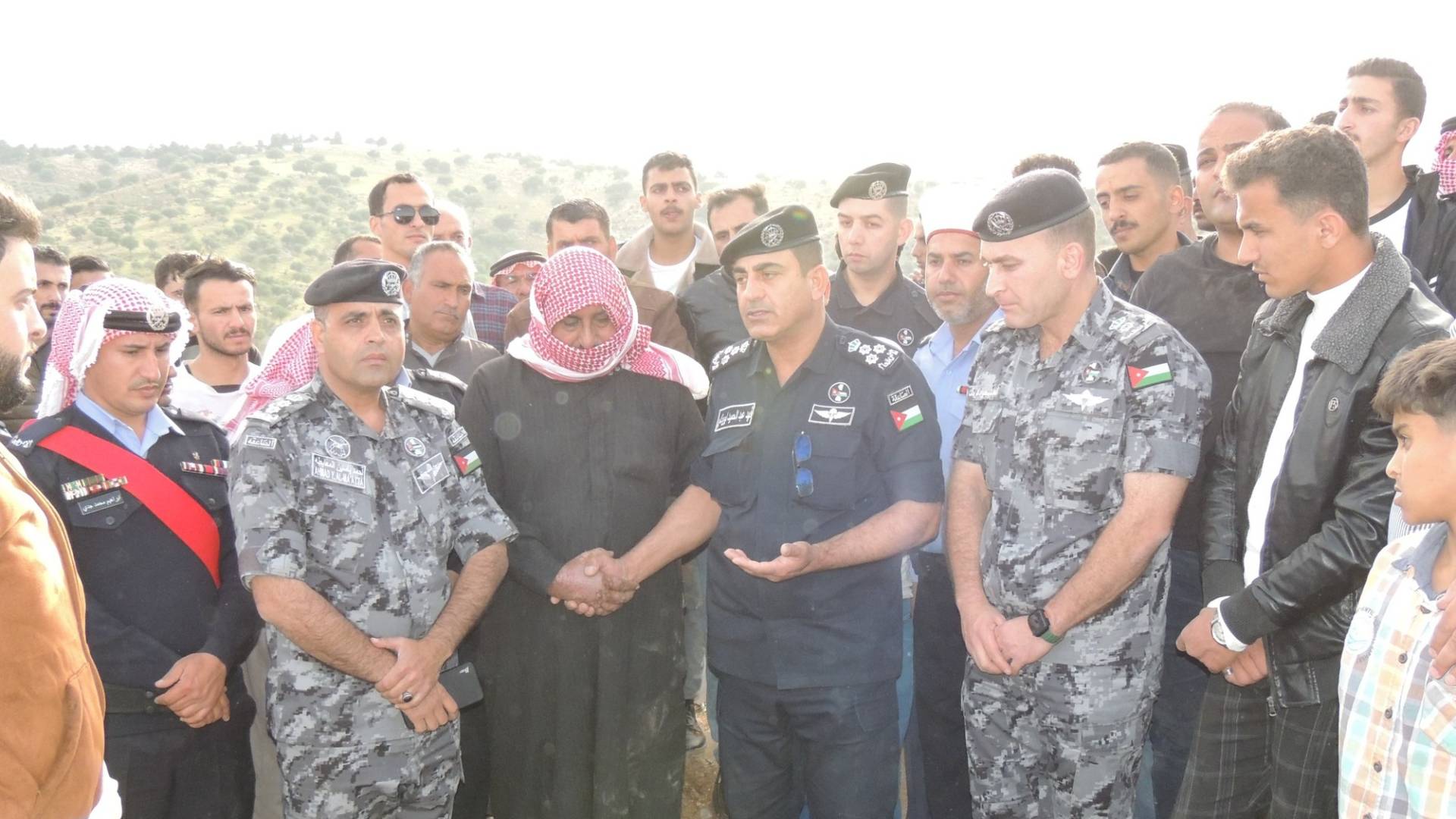 مرتبات الأمن العام تشارك في تشييع جثمان الشرطي أحمد محمد أحمد الغويري