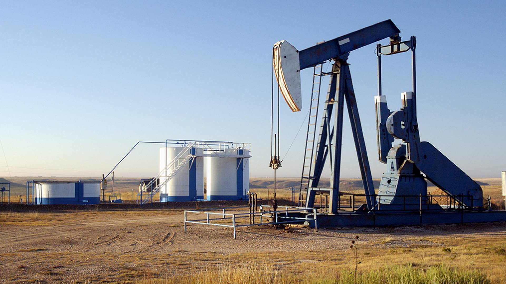 استخراج النفط - أرشيفية