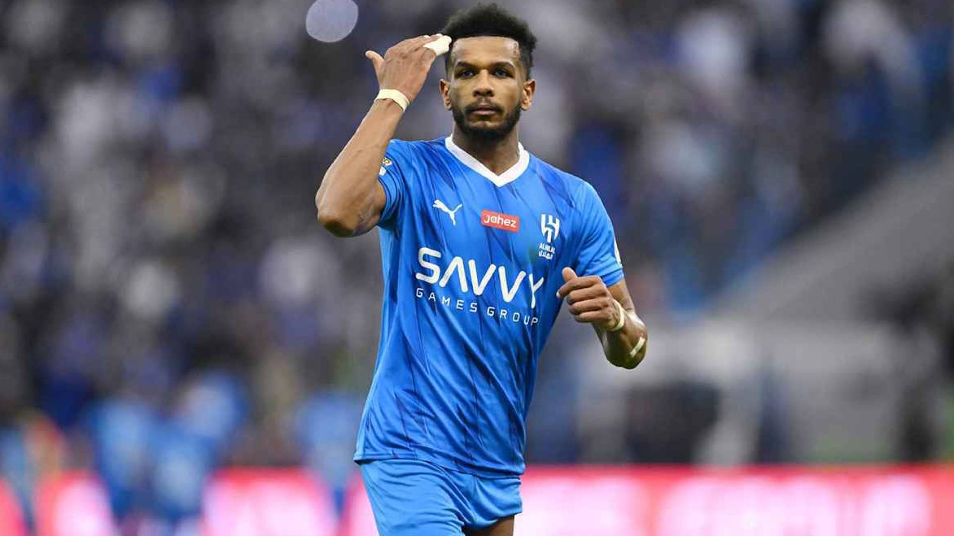 علي البليهي يحتفل بهدف سابق