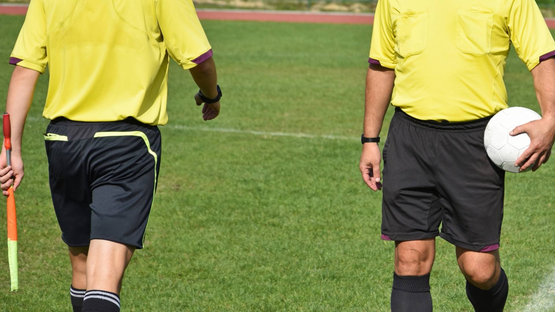 حكام مباراة كرة قدم "أرشيفية"