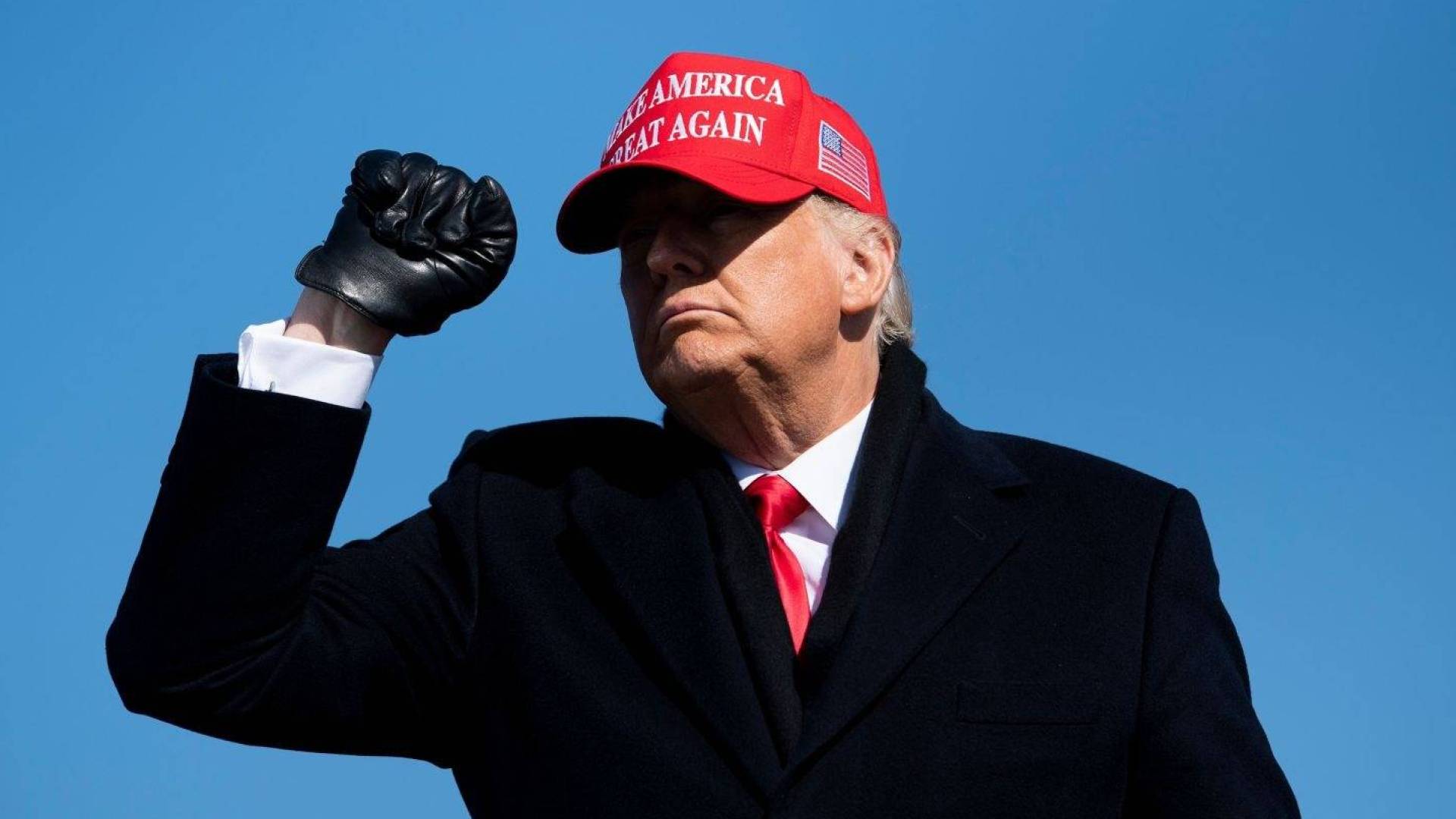 الرئيس الأمريكي دونالد ترمب يرتدي قبعة "أرشيفية"