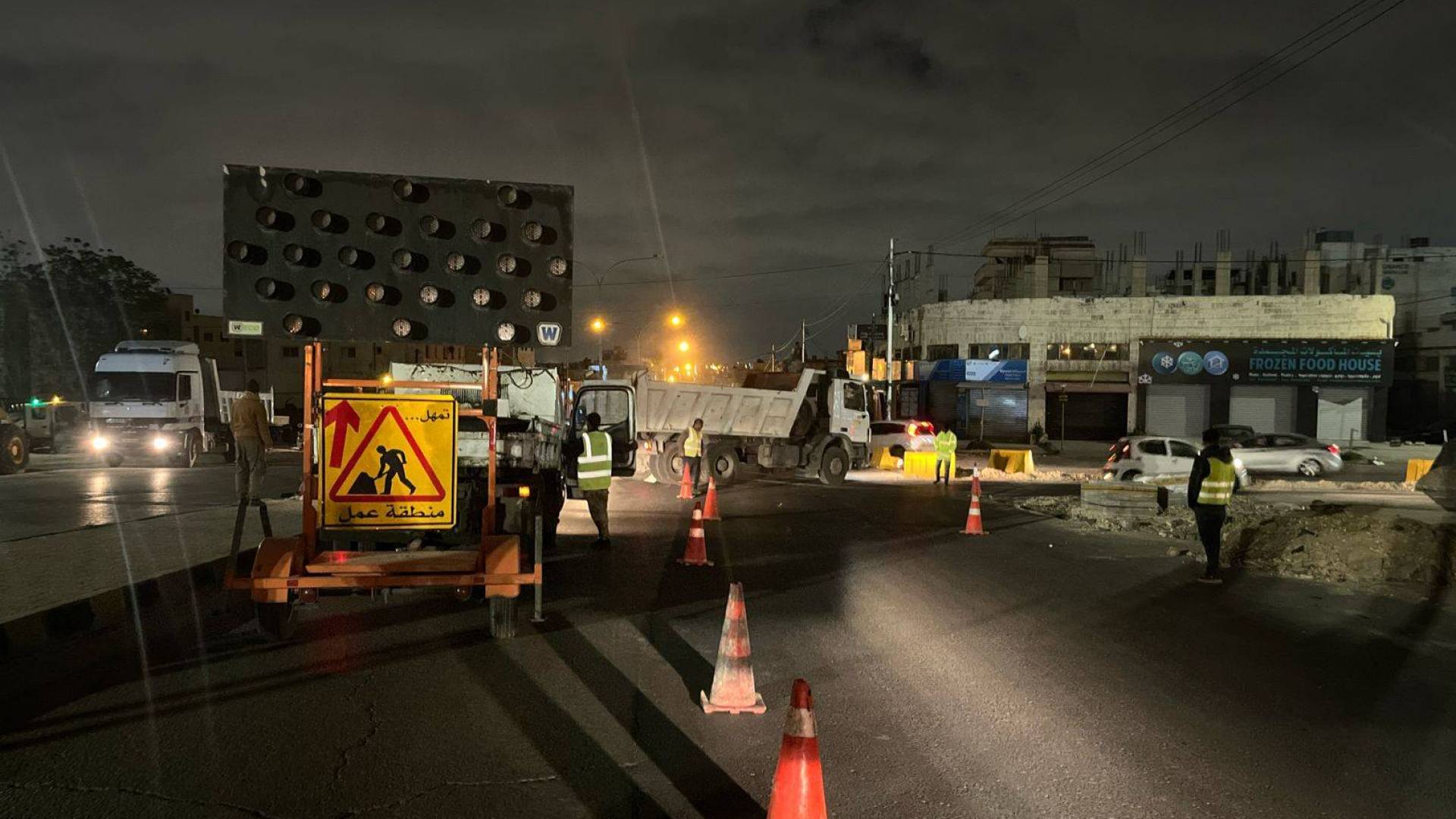 إزالة دوار السوق الشعبي - المنطقة الصناعية في بيادر وادي السير بالعاصمة عمان ليلة الجمعة