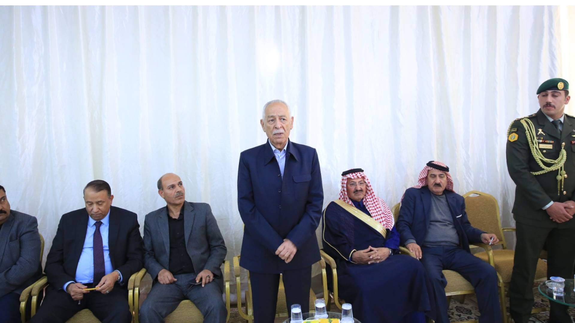 العيسوي ينقل تعازي الملك وولي العهد إلى عشيرتي الهنداوي والغليلات