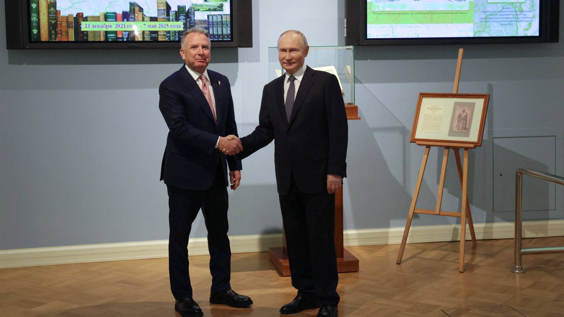 الرئيس الروسي فلاديمير بوتين ومبعوث الرئيس الأمريكي دونالد ترمب ستيف ويتكوف